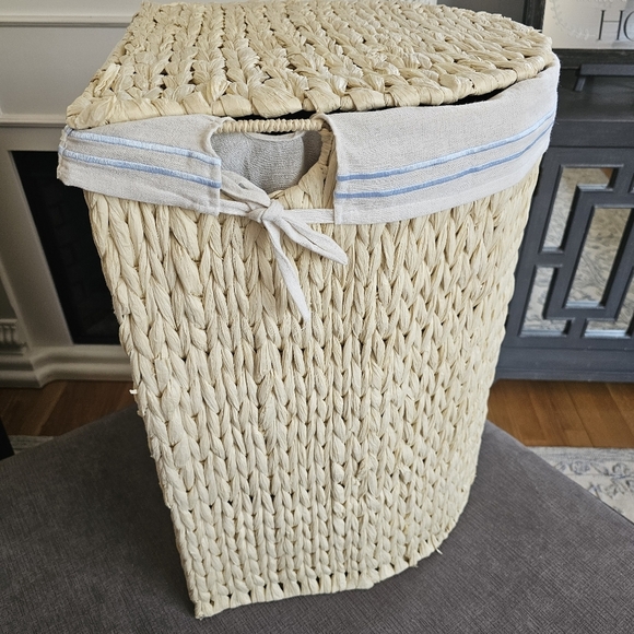 HOTEL ΜΑΥΖΟΝ BY RGI HOME Half Moon Wicker Laundry Hamper Basket with Lid Handles - Picture 9 of 16